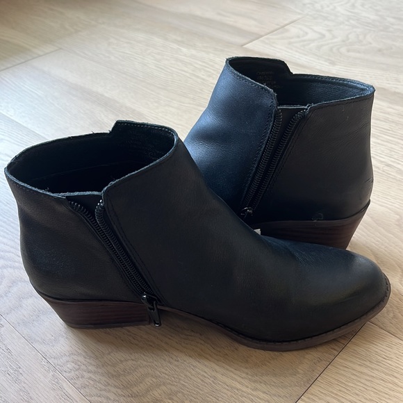 Crown Vintage Booties - Picture 4 of 5